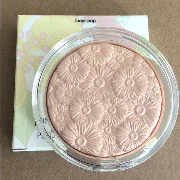 Clinique Other - Clinique Powder Pop flower highlighter